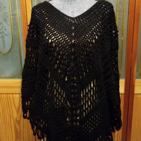 Handmade black soft poncho - Picture 3 of 7